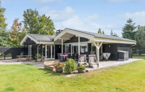Pet Friendly Home In Væggerløse With Kitchen, Bogø By